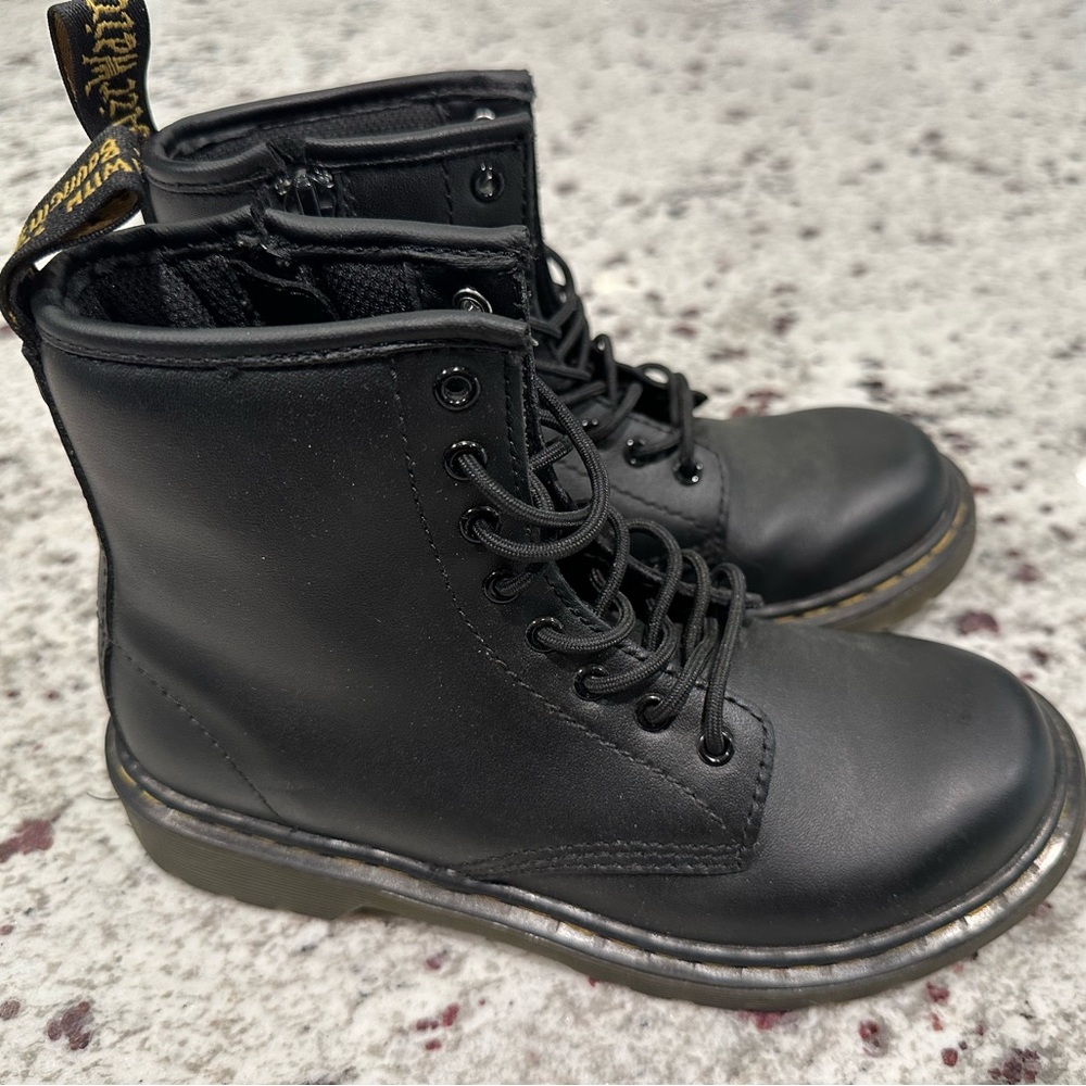 Authentic Dr Martens Delaney girls black boots sz 2